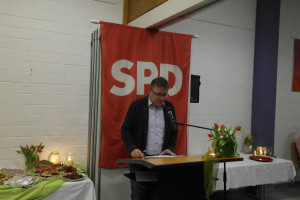 Ortsvorsitzender Klaus Fleischmann begrüßt die Gäste